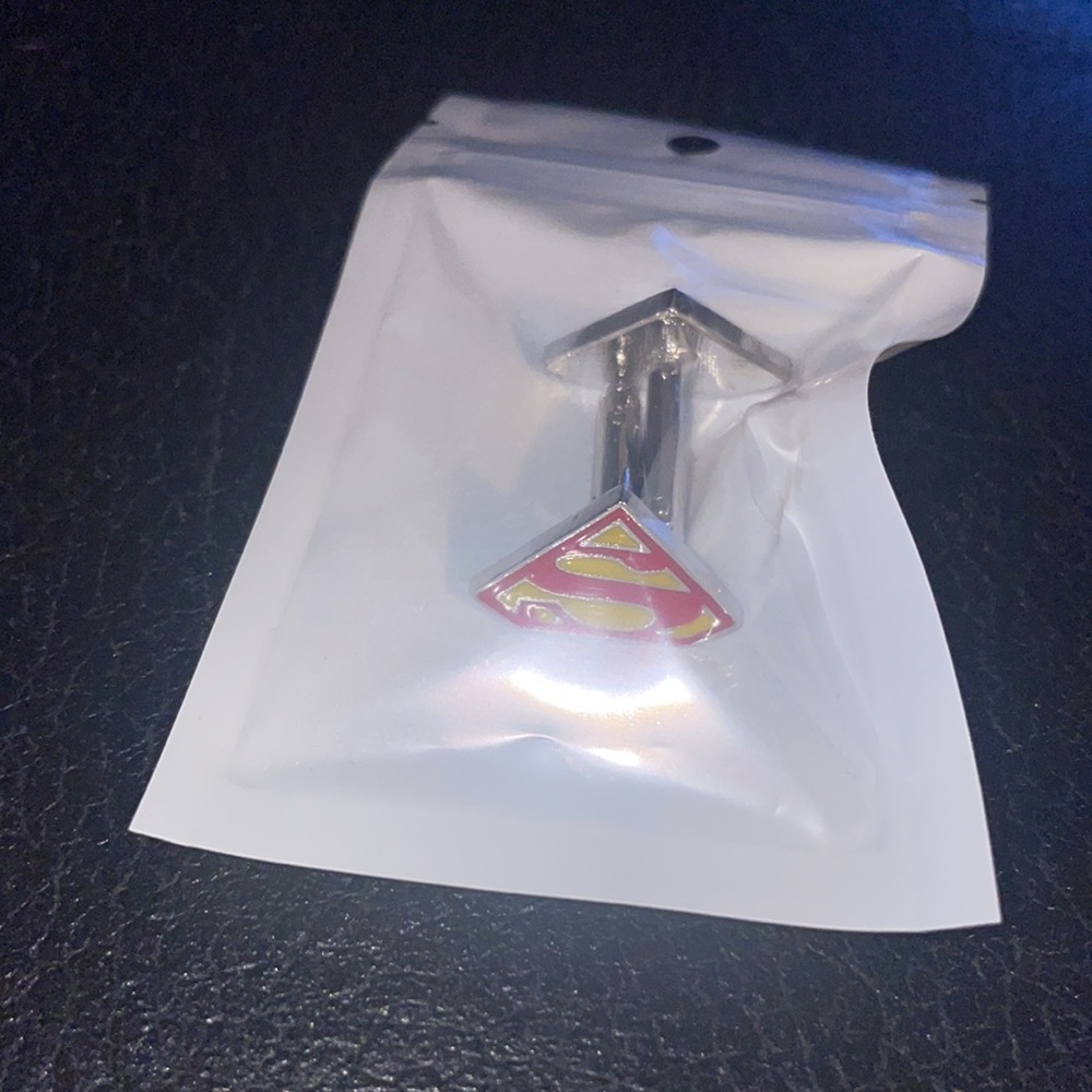 💥 Superman Cufflinks - Picture 4 of 4